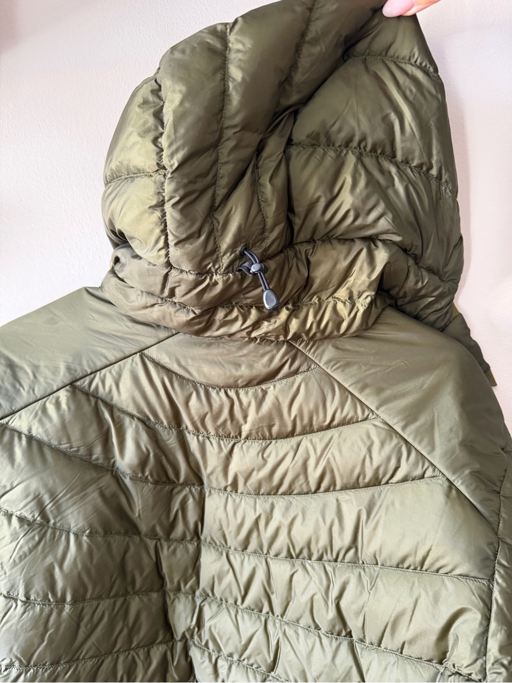 Arc'teryx Women’s Olive Green Hooded Lightweight Puffer Jacket - Picture 4 of 8